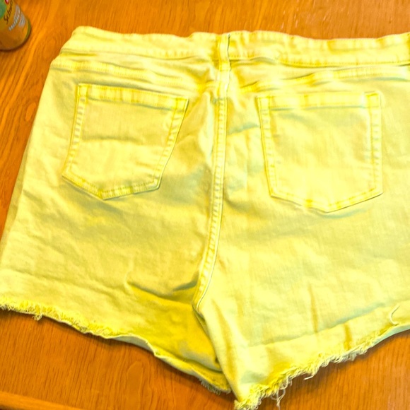 Torrid size 20 neon yellow cut off shorts - Picture 4 of 4